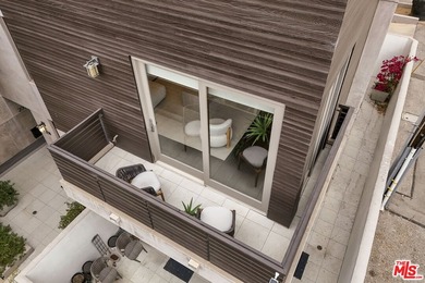 Welcome home to your North Santa Monica retreat, a rare - photo 33