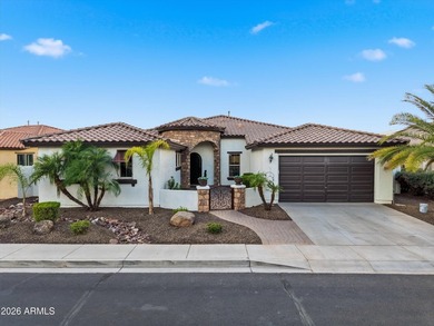 Luxury living awaits in Gilbert's premier gated golf community - photo 2