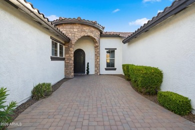Luxury living awaits in Gilbert's premier gated golf community - photo 3