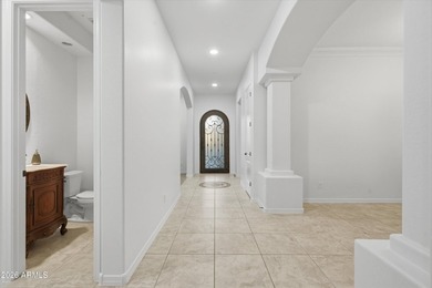 Luxury living awaits in Gilbert's premier gated golf community - photo 4