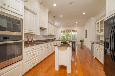 Stunning, triple split 4BD, 3BA, 2,769 sf, one-story brick home - photo 7