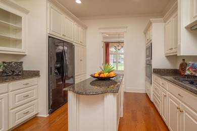 Stunning, triple split 4BD, 3BA, 2,769 sf, one-story brick home - photo 8