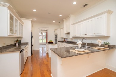Stunning, triple split 4BD, 3BA, 2,769 sf, one-story brick home - photo 9