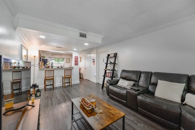 Beautifully remodeled 2-bedroom, 1.5-bath duplex-style condo in - photo 6