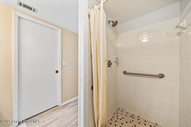 Introducing a move in ready condo... in the heart of Melbourne - photo 12