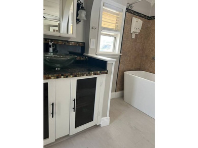 Renovated Waterfront 1334 sq ft manufactured home in 55 + resort - photo 13