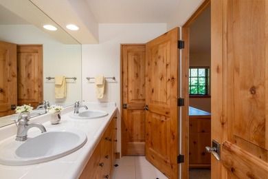 This immaculately maintained cottage offers rare single-level - photo 16