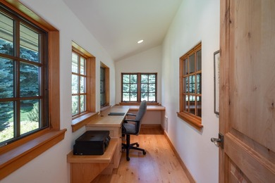 This immaculately maintained cottage offers rare single-level - photo 18