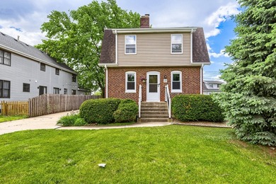 (private lake, pond, creek) Home For Sale in Lombard Illinois