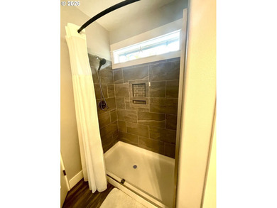 1 level close to Lincoln Beaches in the Bayview Resort, a - photo 11
