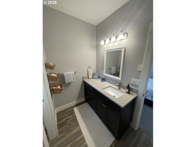 1 level close to Lincoln Beaches in the Bayview Resort, a - photo 12