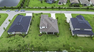 Welcome to luxury living in one of Tradition's most sought-after - photo 3
