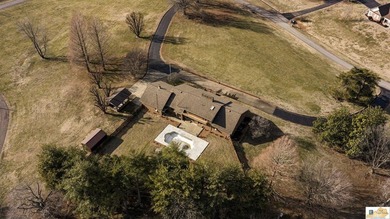 Welcome to this stunning all-brick estate that exudes timeless - photo 4