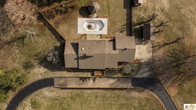 Welcome to this stunning all-brick estate that exudes timeless - photo 6