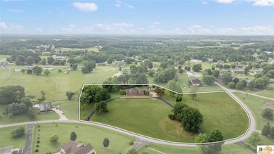 Welcome to this stunning all-brick estate that exudes timeless - photo 8