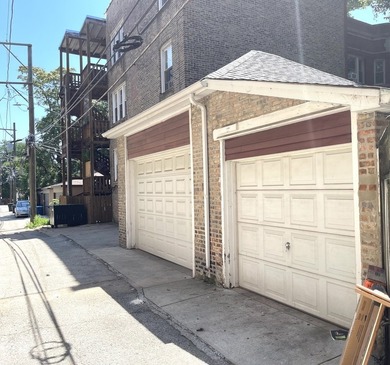 Welcome to this spacious, jumbo three-story all-brick home - photo 42