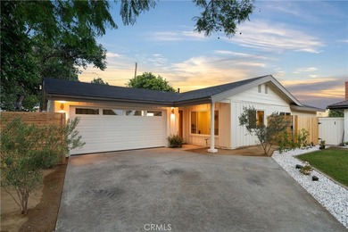 Fully Remodeled Santa Ana Retreat! Welcome to this beautifully - photo 1