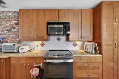 Located in Salinas, this 3-bedroom, 2-bathroom home offers 1,570 - photo 8