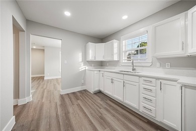 Over 2400 Sqare feet!!! Pictures do no justice to this home - photo 11