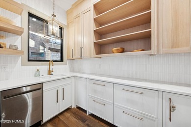 This brand new constructed home in Thaynes Canyon offers the - photo 11