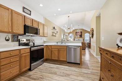 Welcome to easy, maintenance-free living in one of - photo 11
