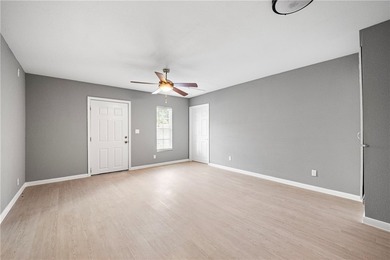 Over 2400 Sqare feet!!! Pictures do no justice to this home - photo 18