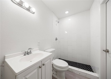 Over 2400 Sqare feet!!! Pictures do no justice to this home - photo 20