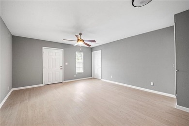 Over 2400 Sqare feet!!! Pictures do no justice to this home - photo 23