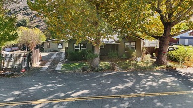 Welcome to this 3-bedroom home offering 1,386 sq ft of character - photo 33