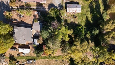Welcome to this 3-bedroom home offering 1,386 sq ft of character - photo 34