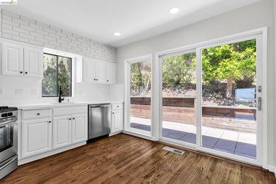 Views, views, views of the San Francisco Bay! Updated 2-bedroom - photo 12