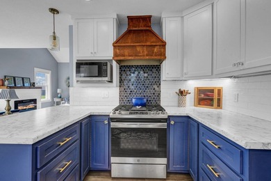 Beautiful, Recently Built 3 Bedroom, 2.5 Bath Home in Prime - photo 12