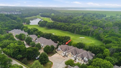 Discover one of Grapevine's best-kept secrets in this secluded - photo 2