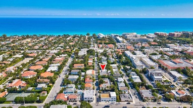Ideally positioned on a 100' x 85' lot in one of Palm Beach's - photo 12