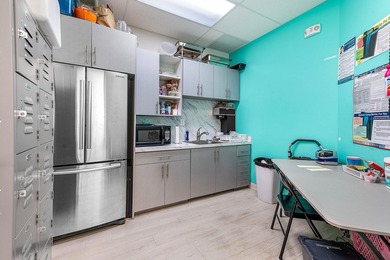 124 NE 5th Ave offers a rare opportunity to acquire a - photo 20