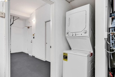 Views, views, views of the San Francisco Bay! Updated 2-bedroom - photo 32