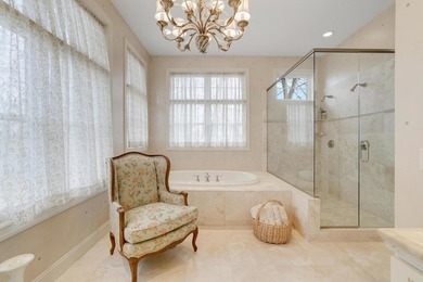 Magnificent walkout Robert Mason built home, private culdesac - photo 9