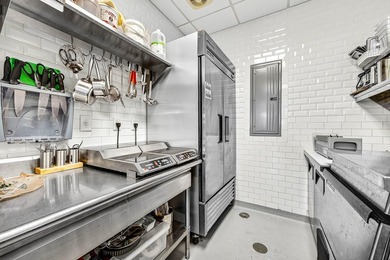 124 NE 5th Ave offers a rare opportunity to acquire a - photo 43
