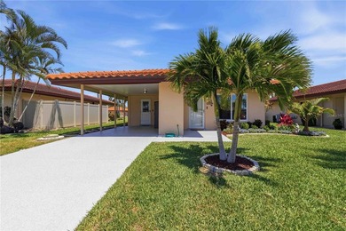 Welcome to this beautifully updated 2-bedroom, 2-bath home that - photo 3