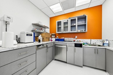 124 NE 5th Ave offers a rare opportunity to acquire a - photo 54