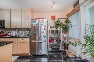 This well-maintained 1,000 sqft apartment is an excellent