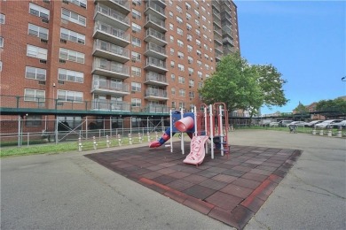 This well-maintained 1,000 sqft apartment is an excellent