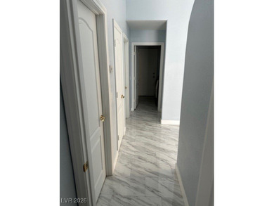 3 bedrooms , move -in ready , one story home