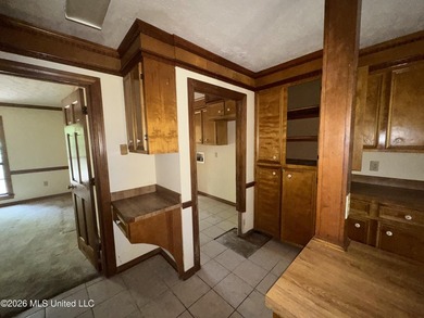 NEW LISTING IN FLORENCE with over 3300 square feet! Discover - photo 4