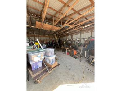 Nestled on the outskirts of Fairhope, this appealing