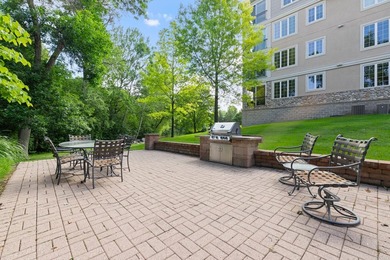 Welcome to Bayhill Condominiums, where comfort, convenience, and - photo 37