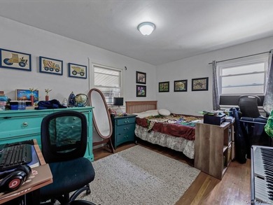 Exceptional opportunity in Douglaston! This spacious two-family - photo 11