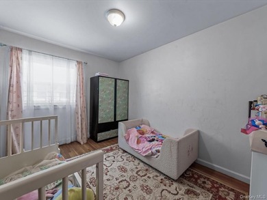 Exceptional opportunity in Douglaston! This spacious two-family - photo 12