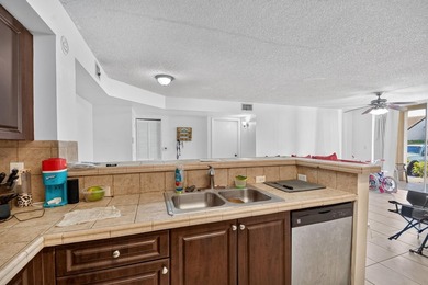 Welcome to this well-appointed two-bedroom, two-bathroom - photo 5
