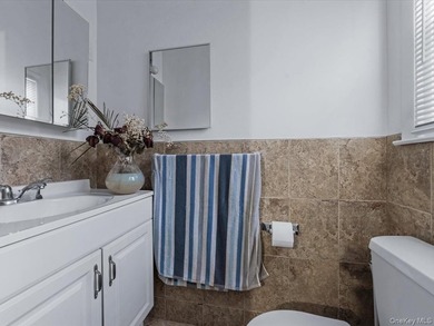 Exceptional opportunity in Douglaston! This spacious two-family - photo 20